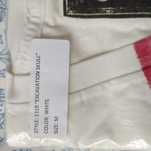 Vintage Rogues Gallery V-neck T-shirt: Red Skull on Ivory - "Excavation Skull" - Picture 2 of 4